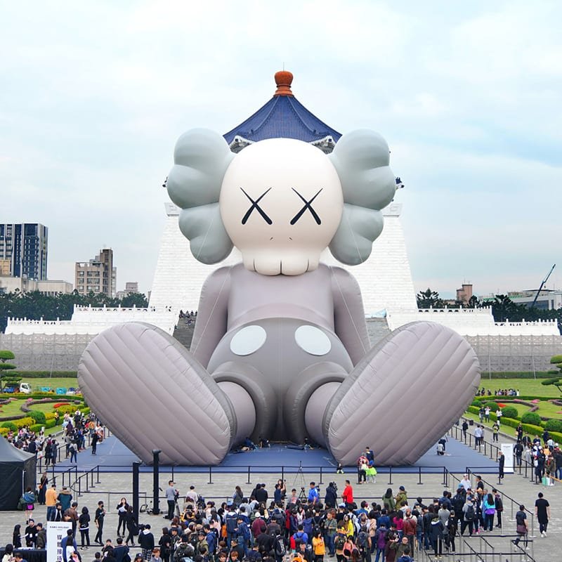 2019 年，Kaws 展示了他迄今为止在台湾最高的雕塑。 ©Kaws，通过 Instagram